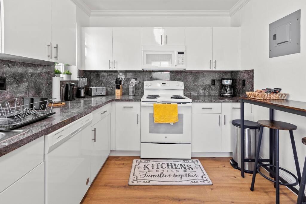 Comfy & Updated Apartment Centrally Located Minutes Away From Everything! Miami Eksteriør bilde