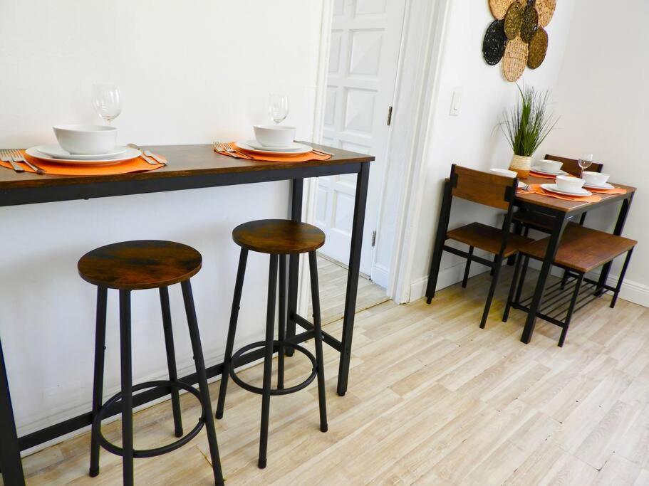Comfy & Updated Apartment Centrally Located Minutes Away From Everything! Miami Eksteriør bilde